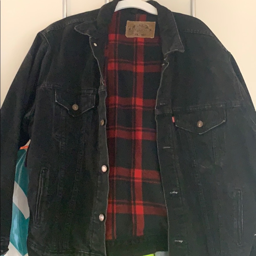 Men’s size large lined Levi’s jacket